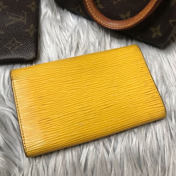 AUTH Louis Vuitton Epi Tresor Monnaie Billet - Picture 4 of 6